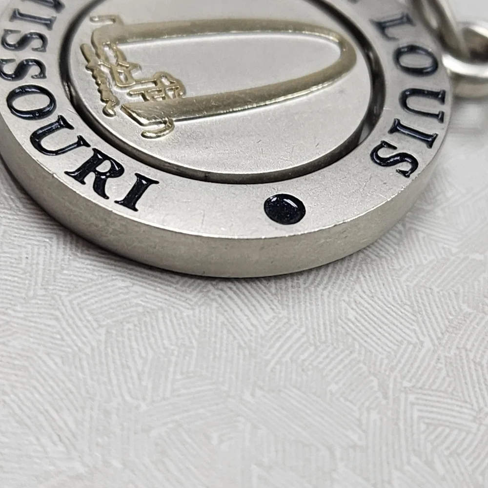 Vintage St. Louis Arch Missouri Spinning Keychain Center Collectible Silver Gold